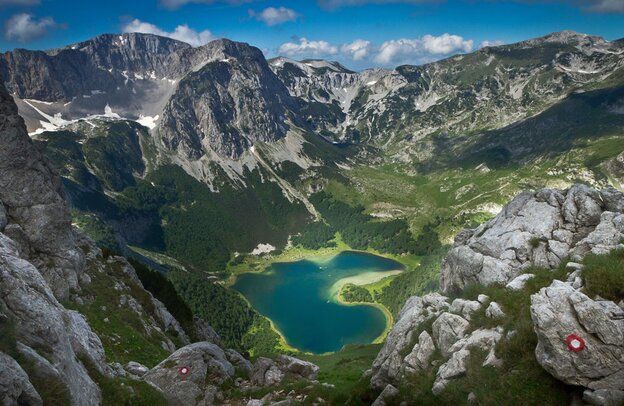 Il Montenegro, la "terra delle montagne nere", è una destinazione turistica versatile in termini di paesaggio e cucina. | © Foto: djd/NTO – Montenegro/Nebojša Atanackovic