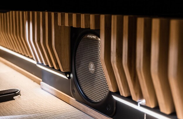 Alpine Adventure Audio In-Cabin Subwoofer SWC-D84L | © ALPS ALPINE Europe GmbH