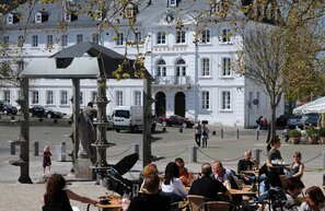 Saarbrücken, piazza del castello con il vecchio municipio, strada barocca del Saarpfalz | © Saarbrücken, piazza del castello con il vecchio municipio © Jürgen Profoehr, AG Barockstraße Saarpfalz