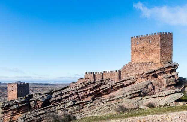 Castillo de Zafra | © Castillo de Zafra | Diego Delso, CC BY-SA 4.0, via Wikimedia Commons