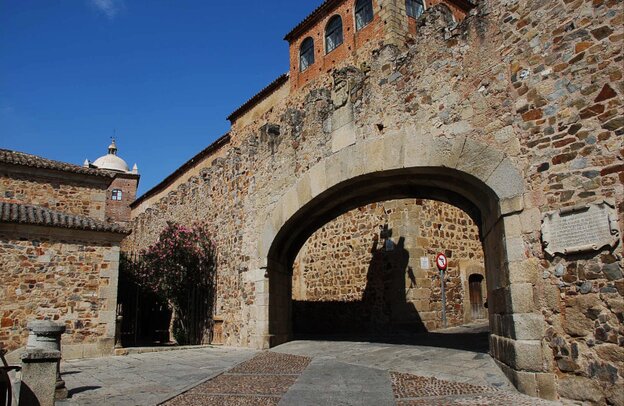 Arco de la Estrella (Cáceres) | © Arco de la Estrella (Cáceres) | Foto: Juanje 2712, CC BY-SA 3.0, via Wikimedia Commons