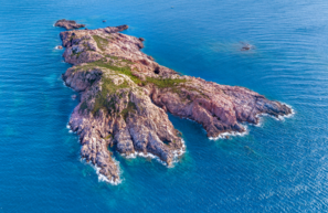 Isola Rossa - Sassari | © Isola Rossa - Sassari - Foto: Maurizio Panicara, CC BY-SA 4.0, via Wikimedia Commons
