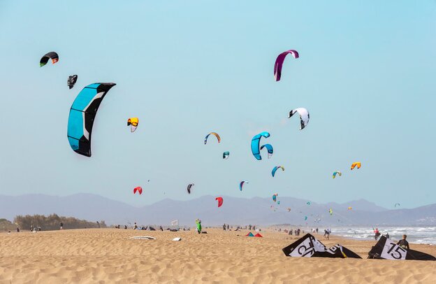 Festival del kitesurf sulla spiaggia di Sant Pere Pescador - Girona | © ©Eduardo Gonzalez stock.adobe.com
